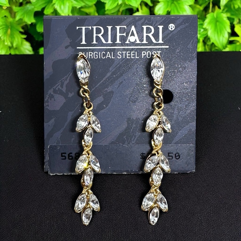 Vintage Trifari dangle crystal earrings. 1990s. Pierced.